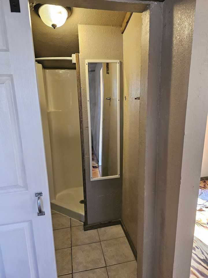 618 1/2 N Wilson Ave #1 - Photo 3 of 6