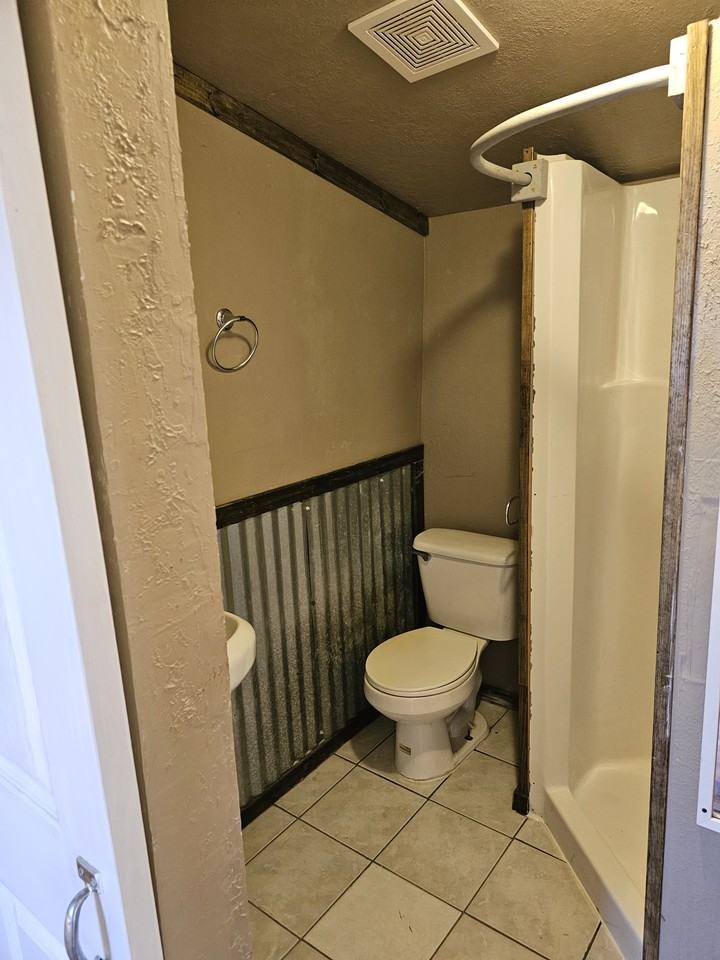 618 1/2 N Wilson Ave #1 - Photo 4 of 6