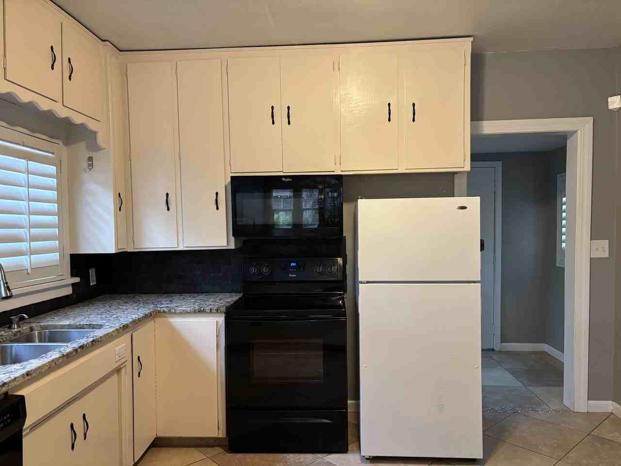 235 Kimble St - Photo 5 of 33