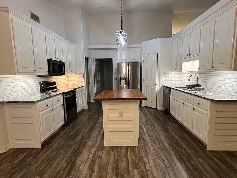 1424 Roebling Trl - Photo 3 of 30