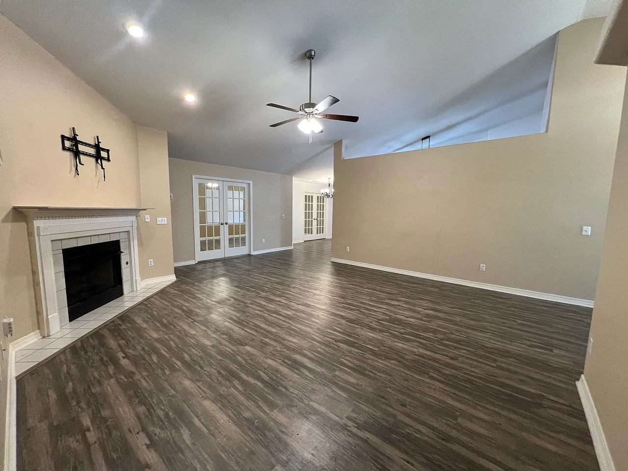 1424 Roebling Trl - Photo 4 of 30