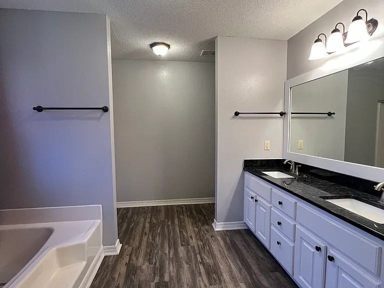 1424 Roebling Trl - Photo 6 of 30