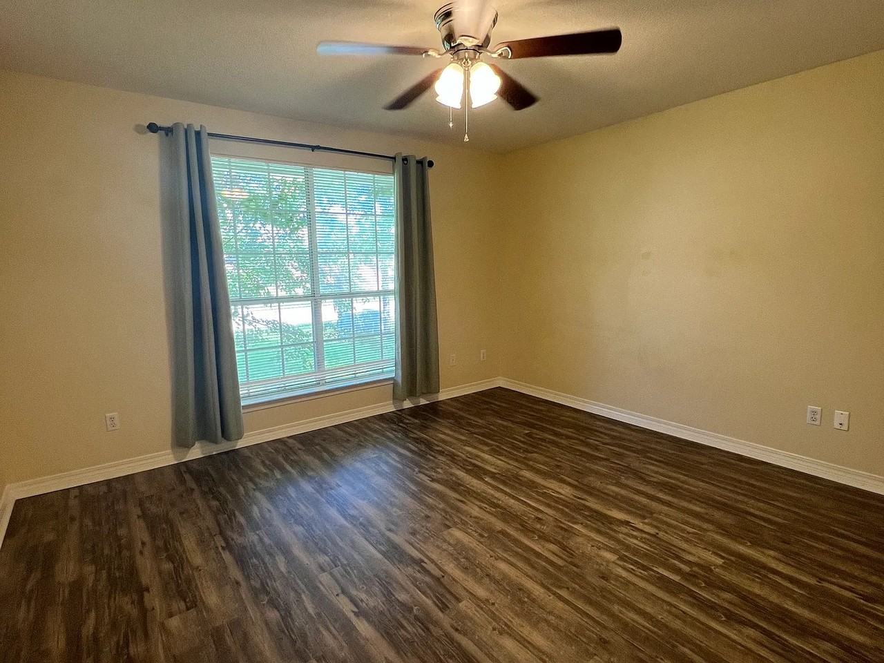 1424 Roebling Trl - Photo 7 of 30