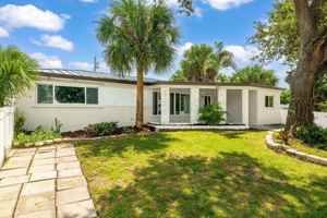 featured image of 2298 Ne 4th Ave #1