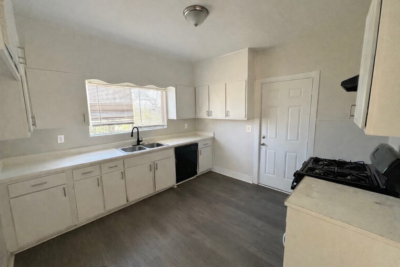 226 3rd Ave #1 - Photo 4 of 11