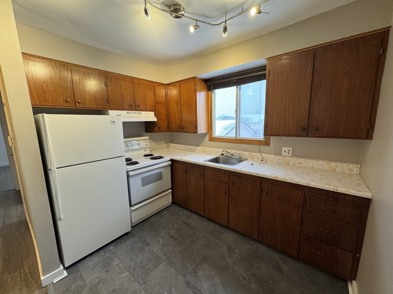 17 Joyce Ave #9 - Photo 6 of 15