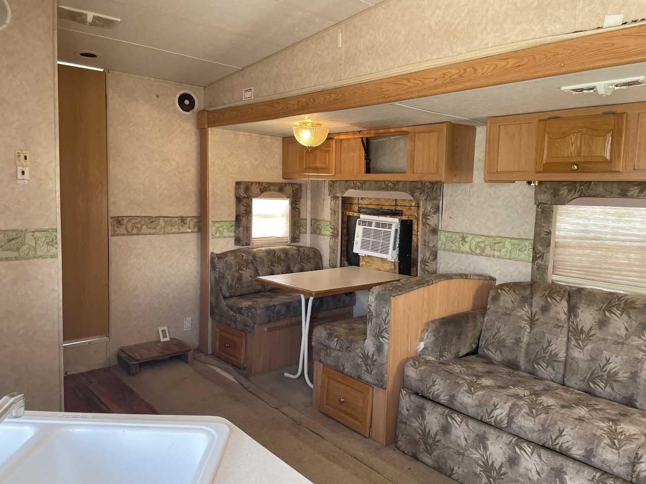 907 North Roy Orbinson Drive - WB6 2004 Rockwood - Photo 2 of 9