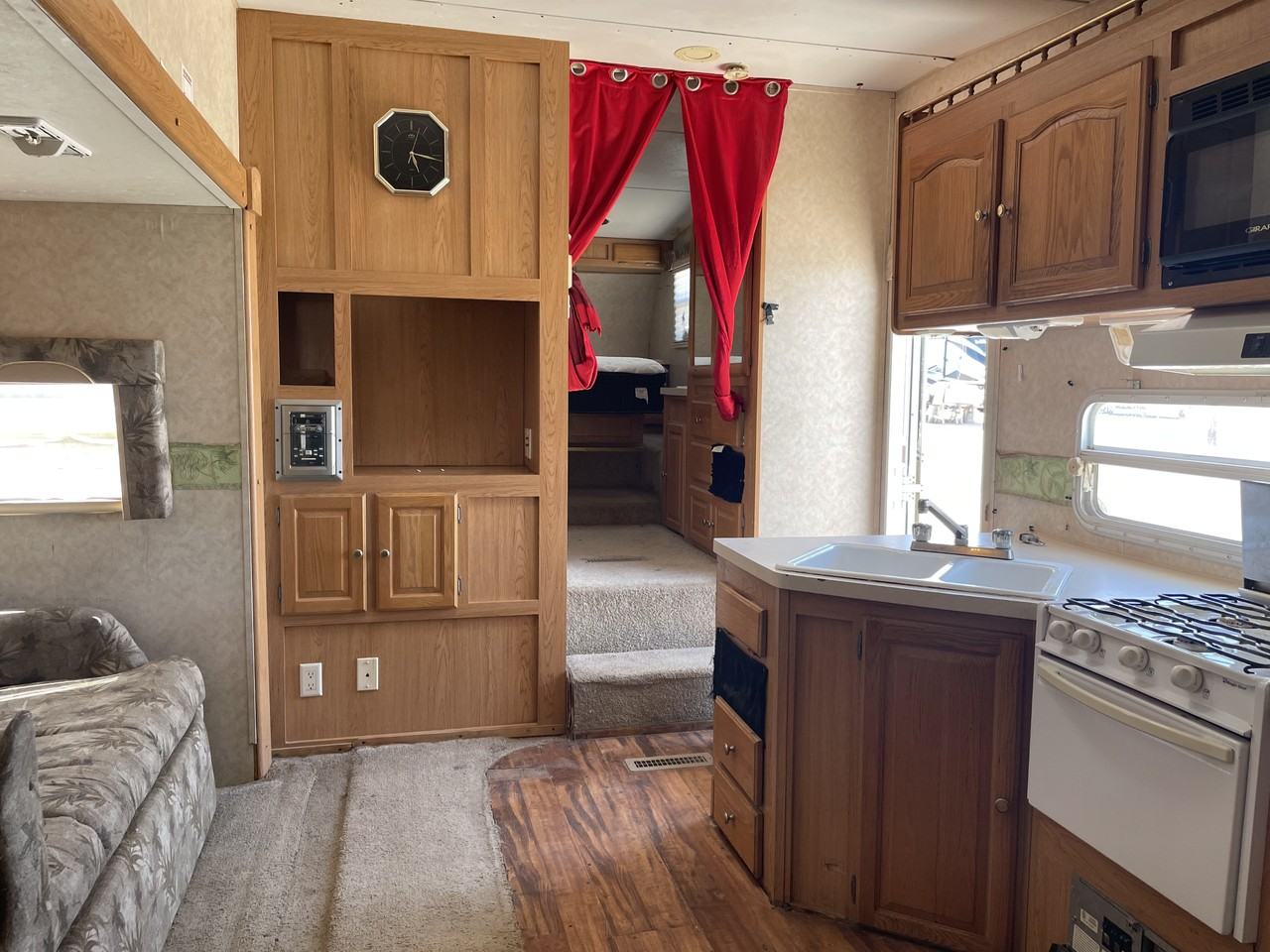 907 North Roy Orbinson Drive - WB6 2004 Rockwood - Photo 3 of 9