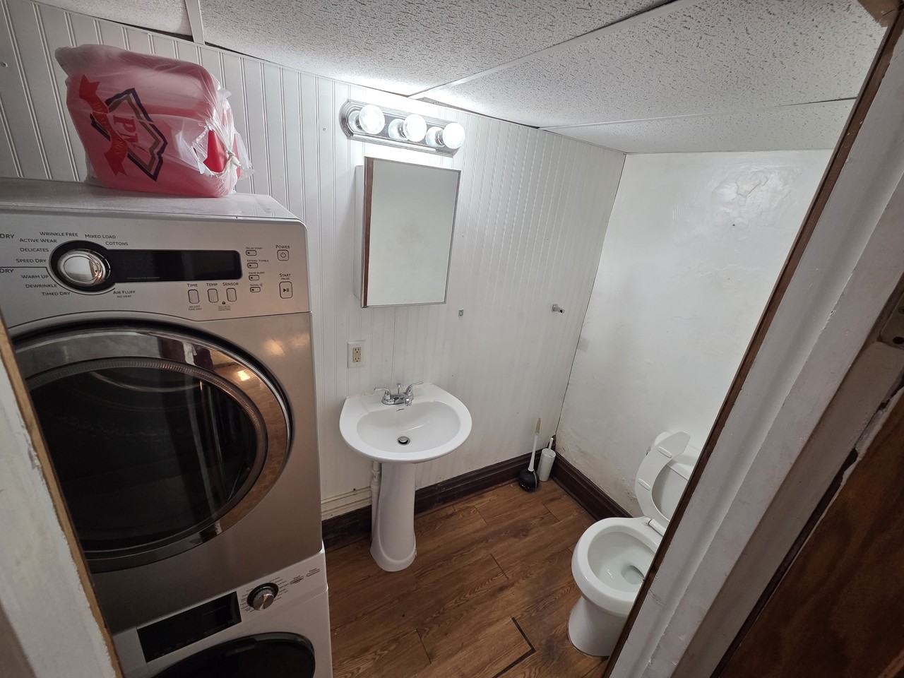 154 6th St #2 - Photo 5 of 11