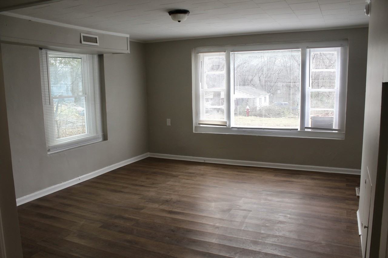 1204 W Mauney Ave #1 - Photo 3 of 20