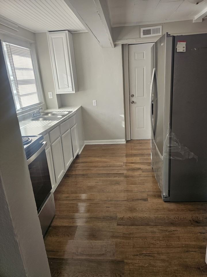 1204 W Mauney Ave #1 - Photo 7 of 20