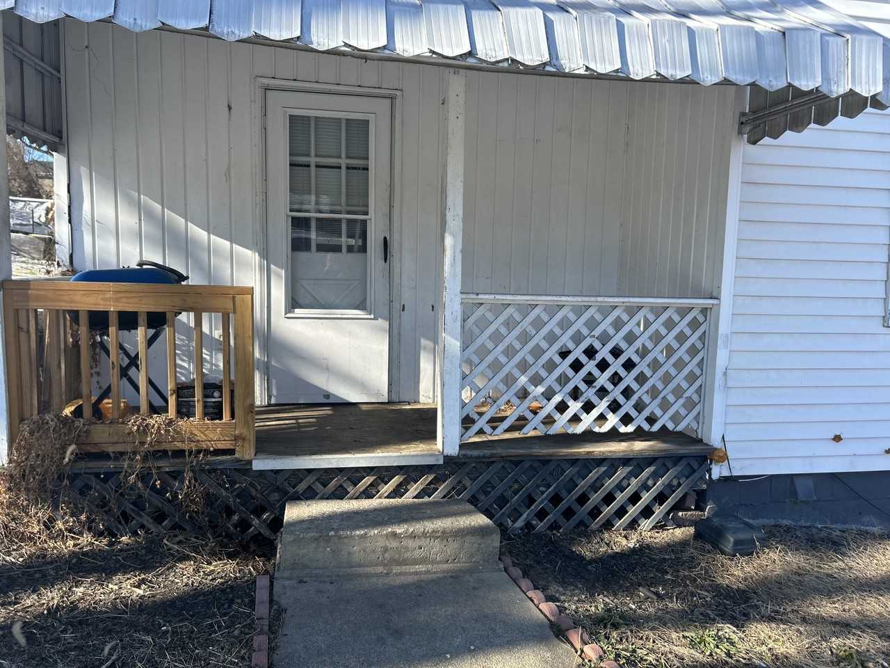 215 N 4th St #1 - Photo 2 of 8