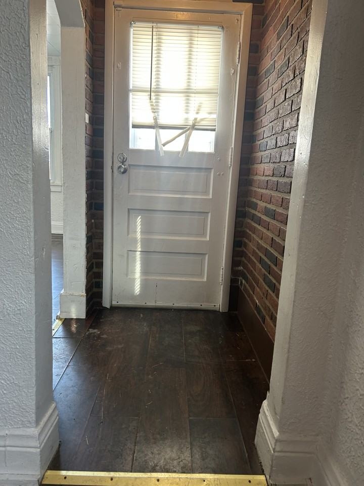 215 N 4th St #1 - Photo 6 of 8