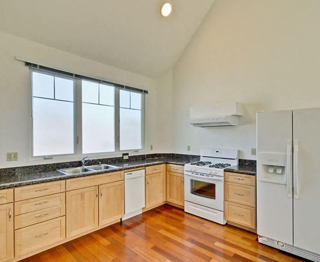 132 Clay St - Photo 7 of 34