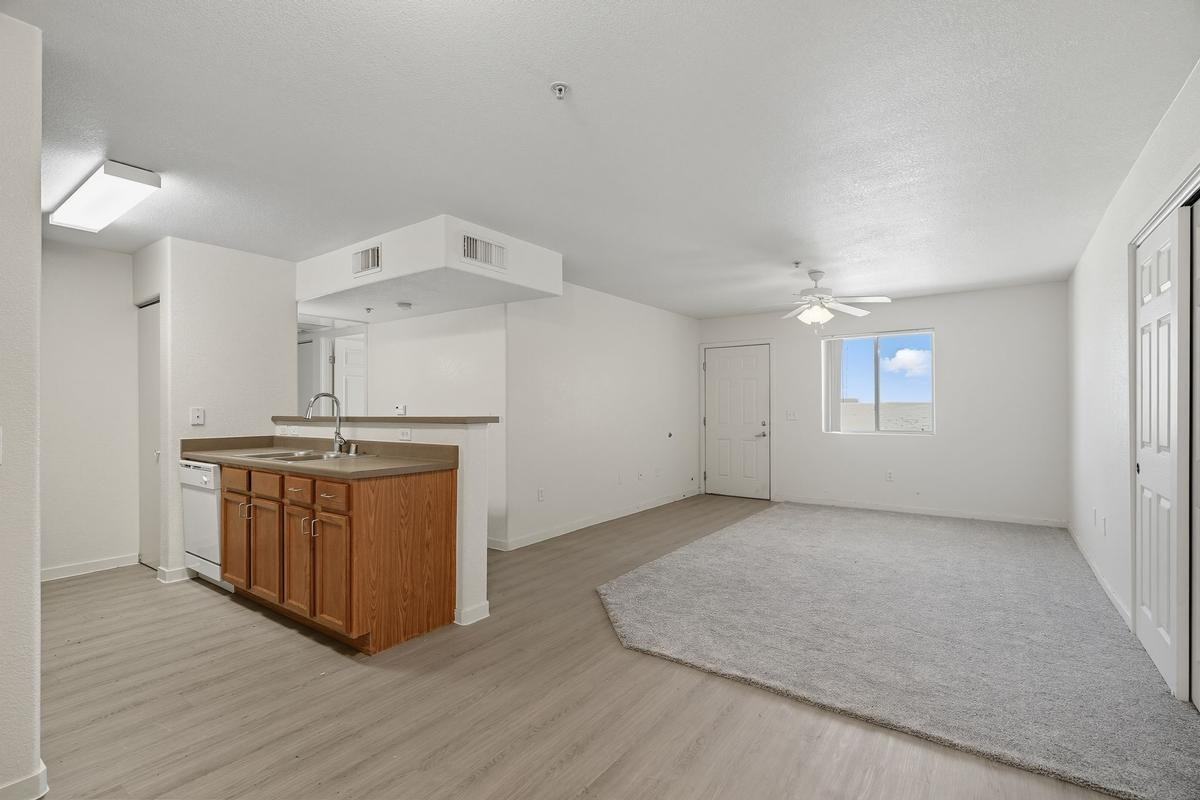 175 N Skyline Dr - Photo 3 of 15