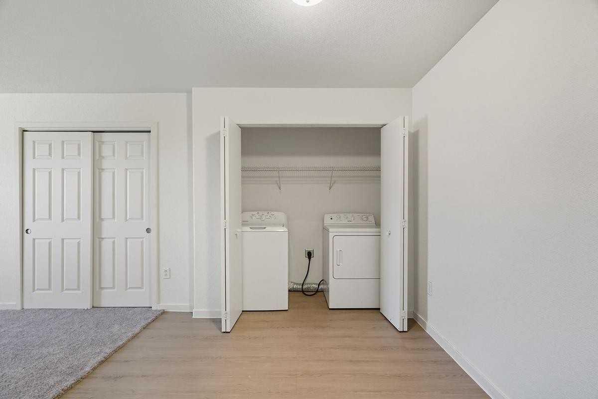 175 N Skyline Dr - Photo 3 of 15
