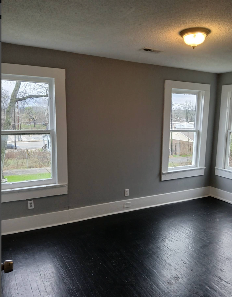 1579 Martin Ave - Photo 3 of 11