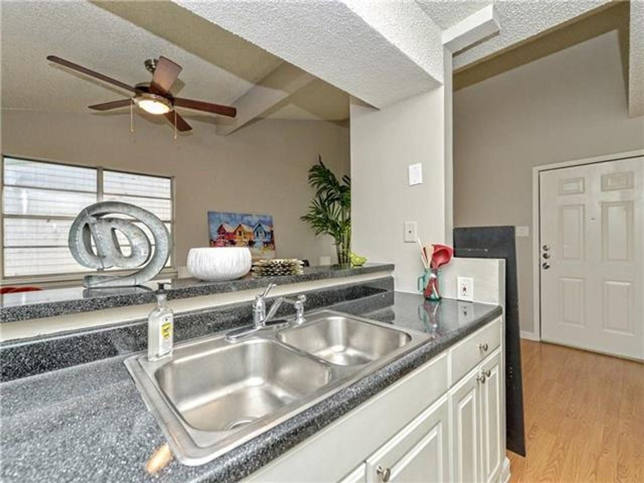 Affordable 1 Bedroom Gem in a Prime Location - Photo 4 of 27