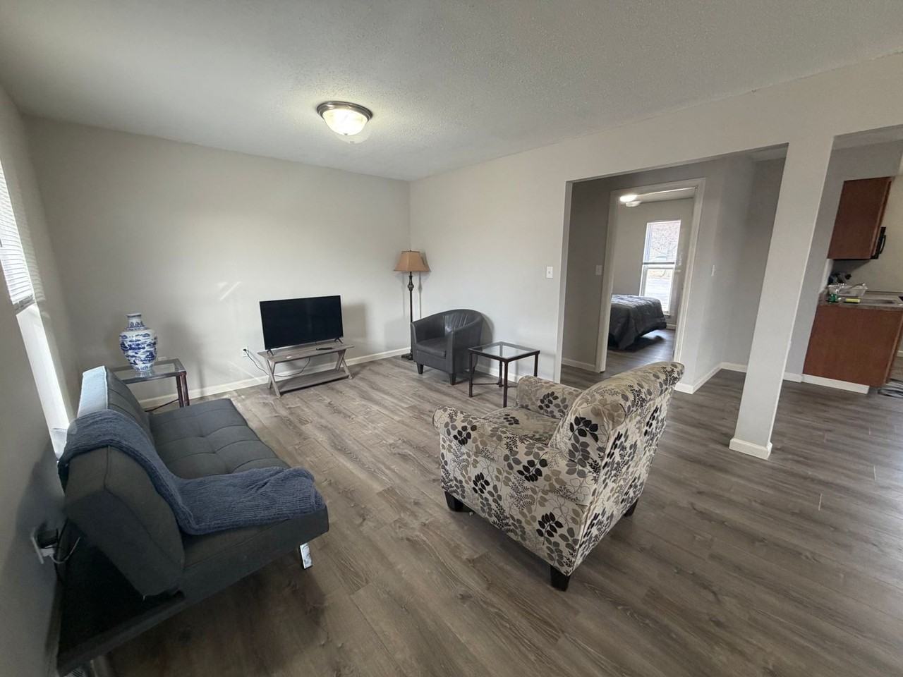 202 Wheaton Ct - Photo 5 of 29