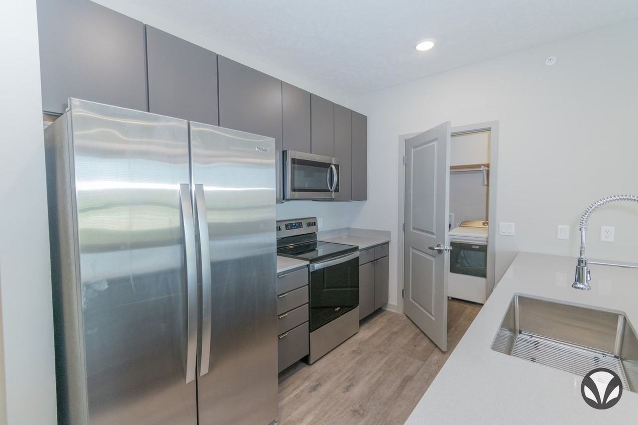 Chateau at Yankee Hill - Photo 7 of 50