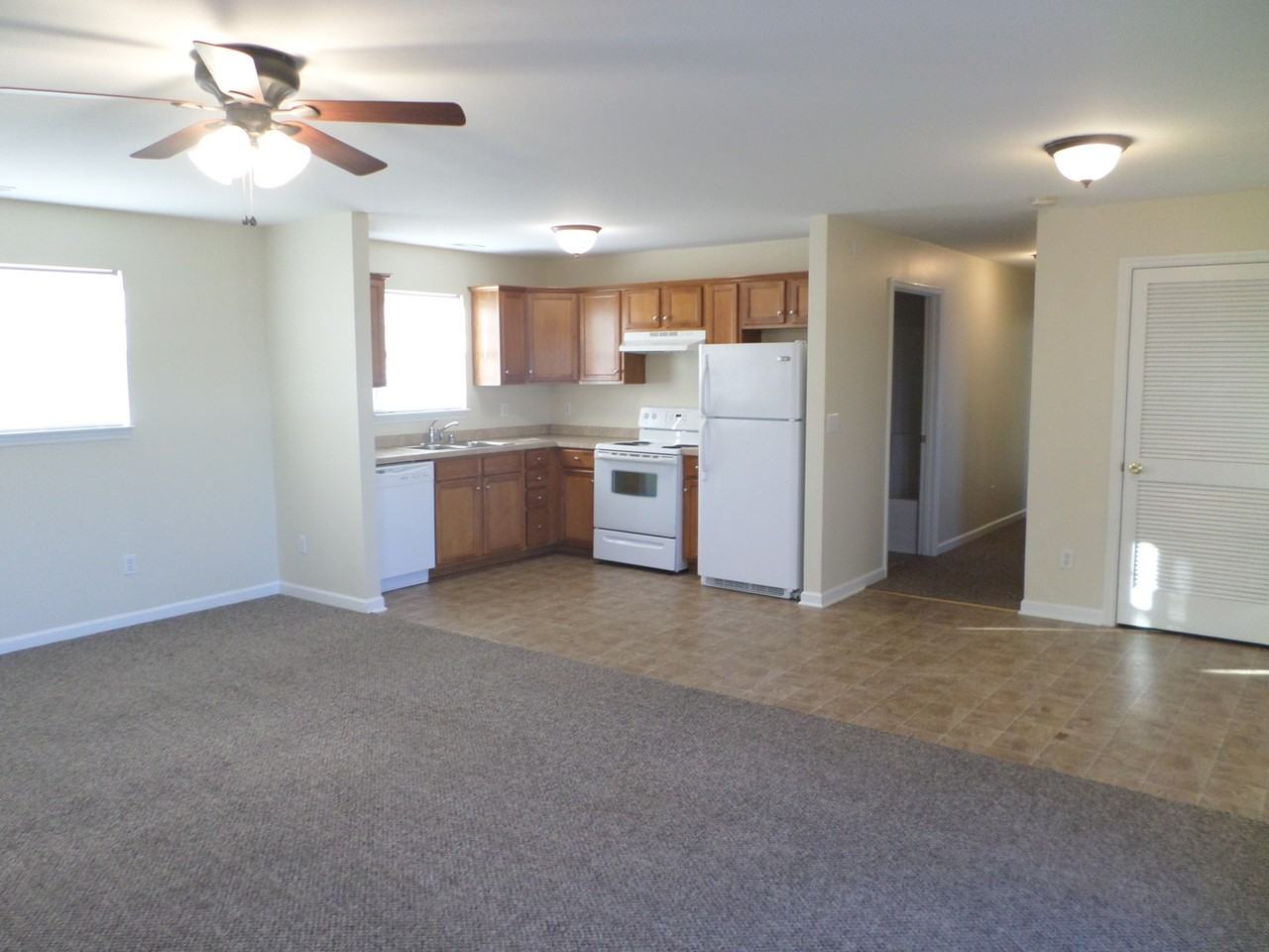 Eagle's Roost Apartments - Photo 3 of 9