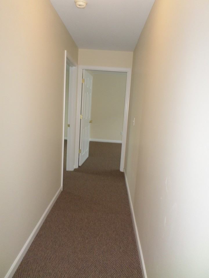 Eagle's Roost Apartments - Photo 4 of 9