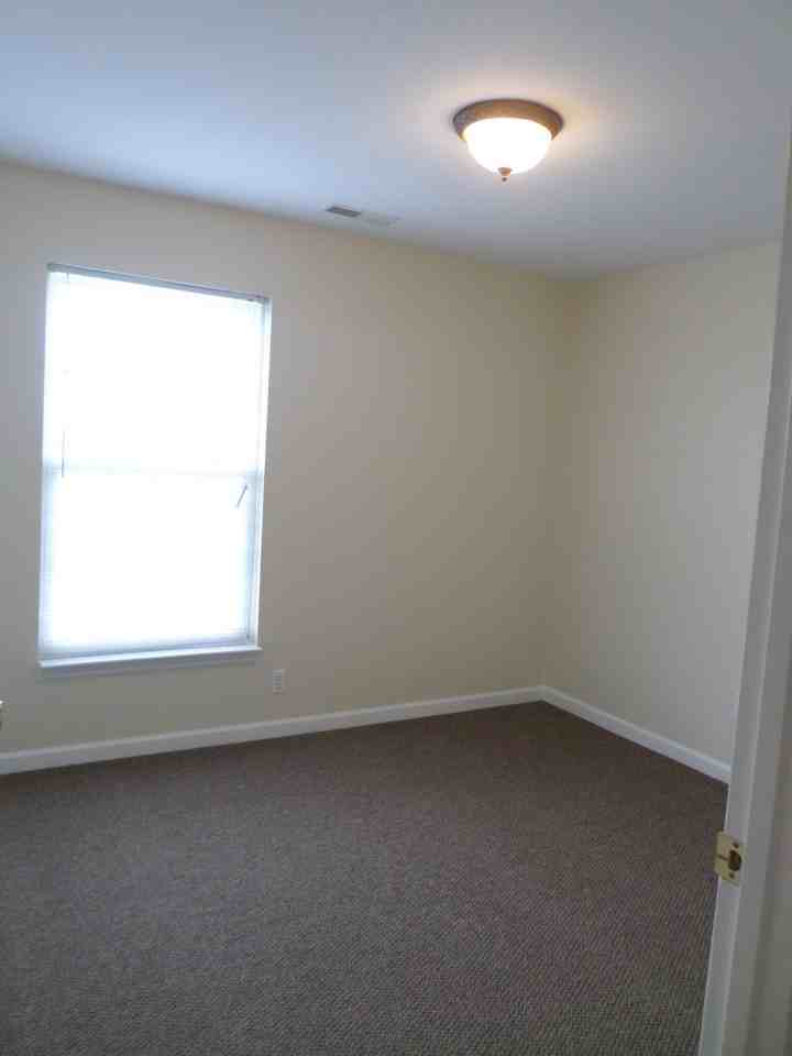 Eagle's Roost Apartments - Photo 6 of 9