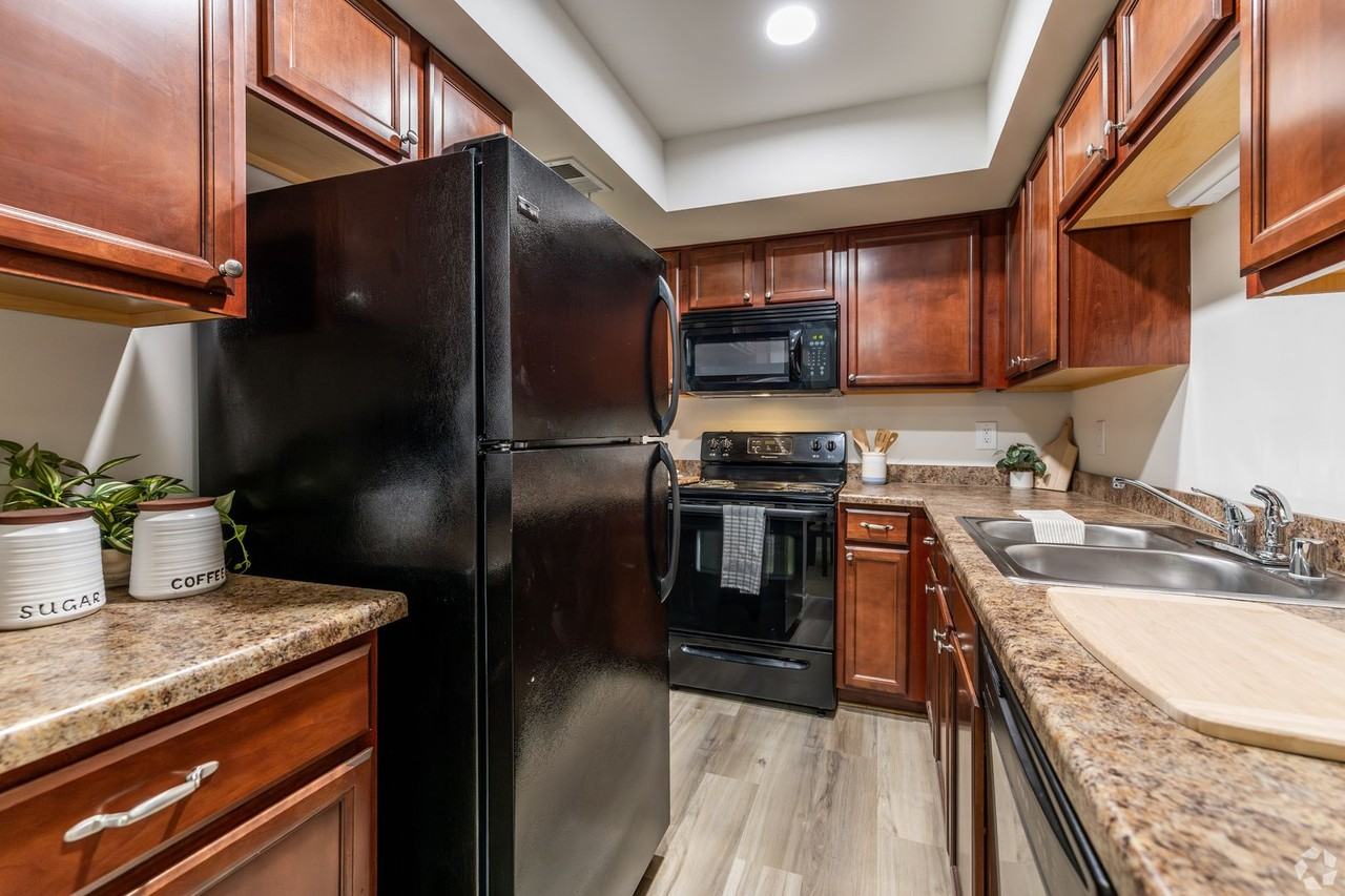 900 The Reserve at Merrick - Photo 3 of 50