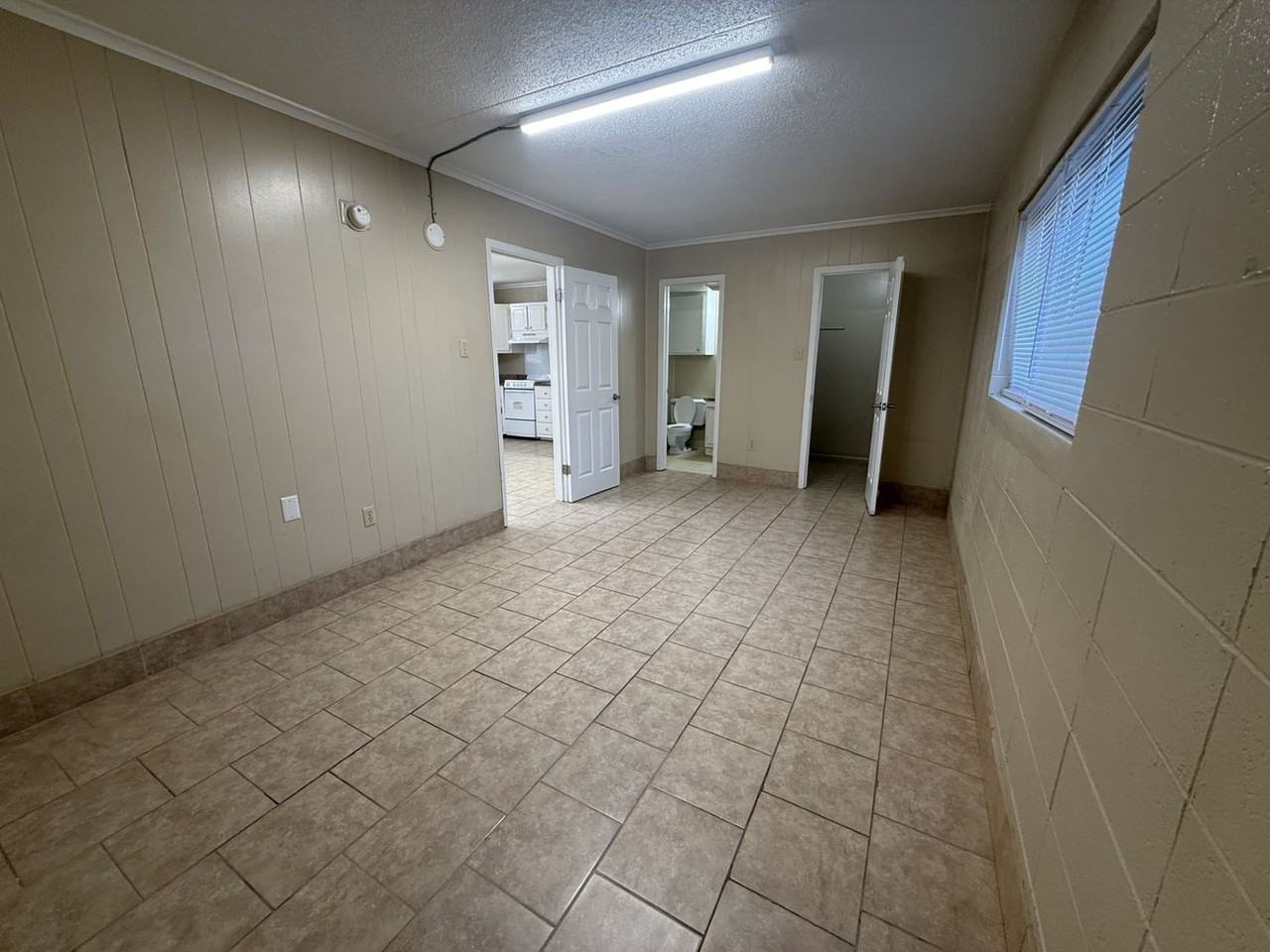 700 Gilman St - Photo 6 of 10