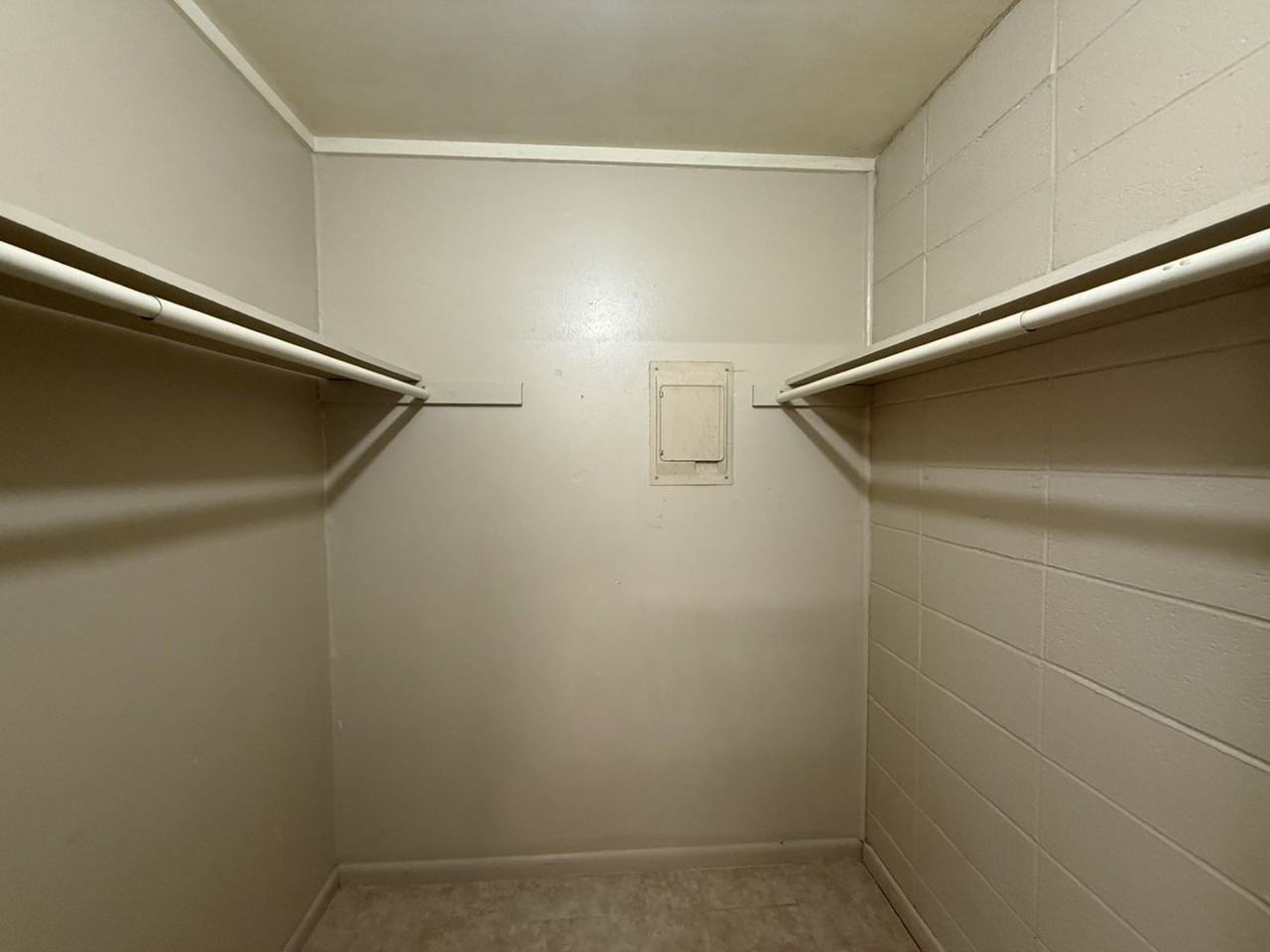 700 Gilman St - Photo 7 of 10