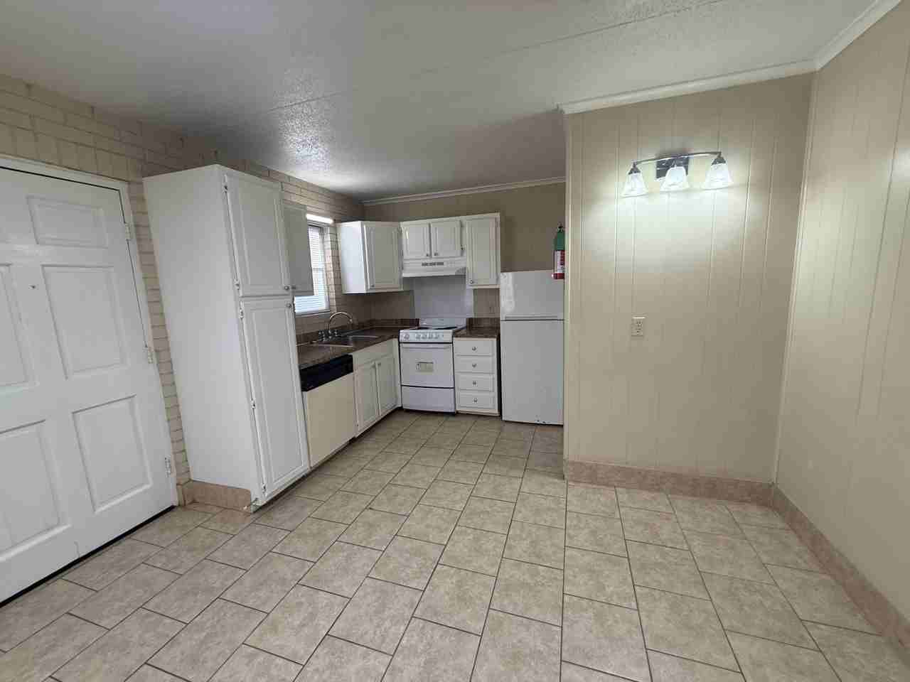 700 Gilman St - Photo 3 of 10