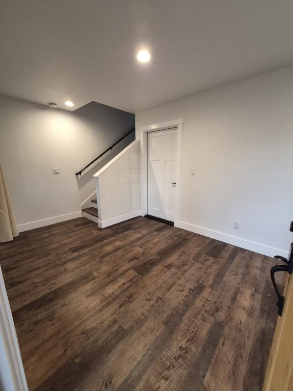 224 Sw J St - Photo 2 of 21
