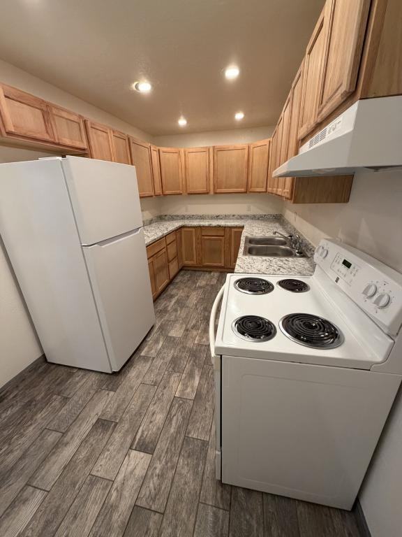 383 2nd Ave - Photo 3 of 10