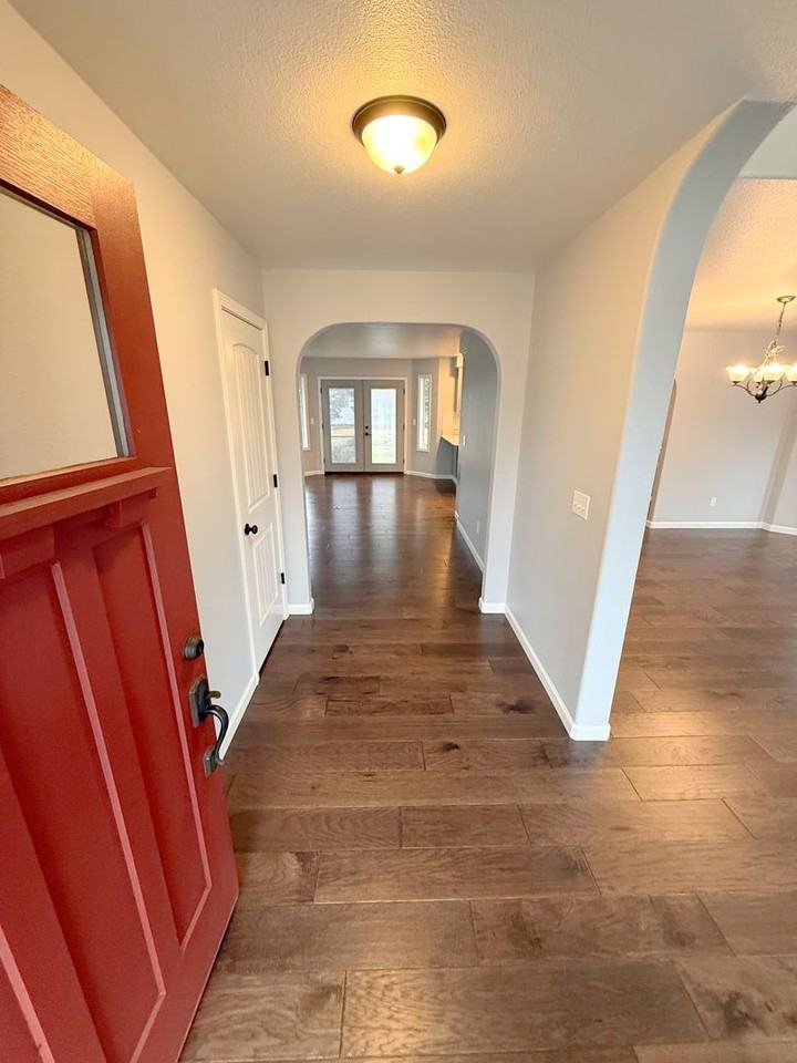 4190 Collier Ln - Photo 3 of 34