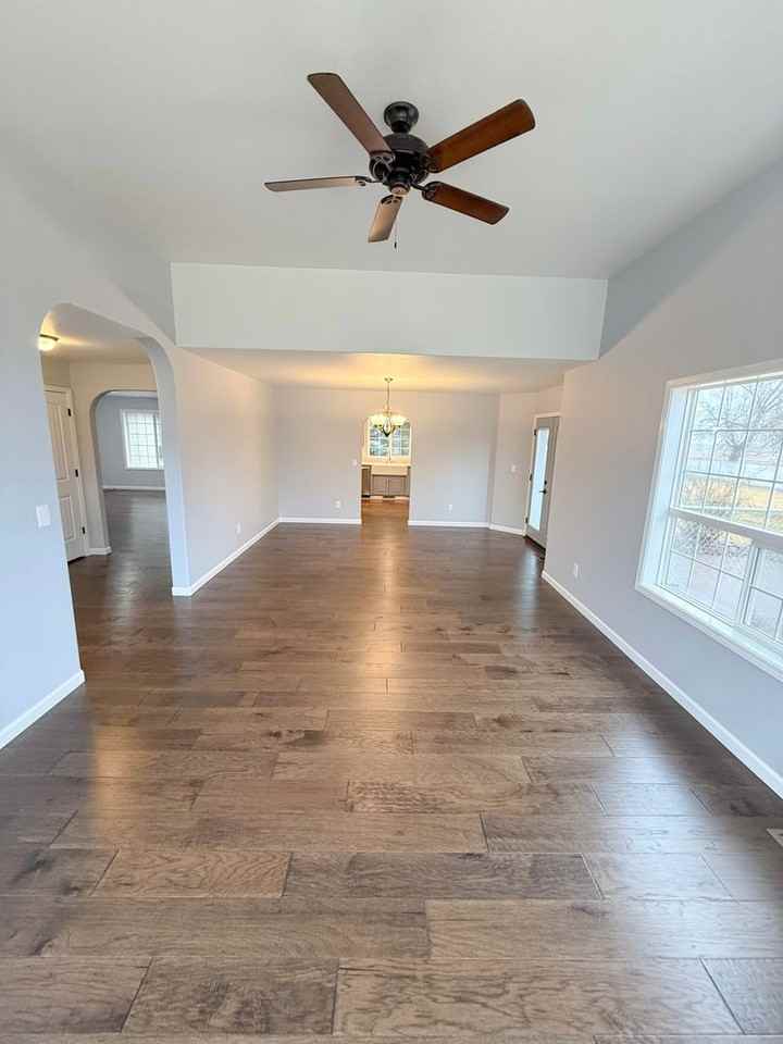 4190 Collier Ln - Photo 6 of 34