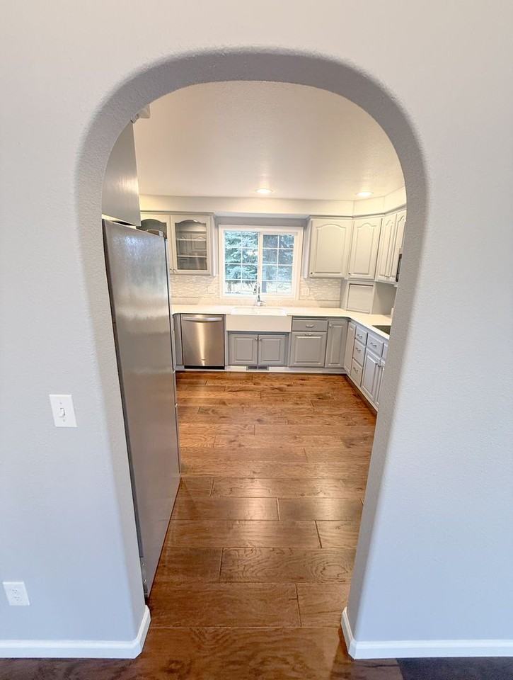 4190 Collier Ln - Photo 7 of 34