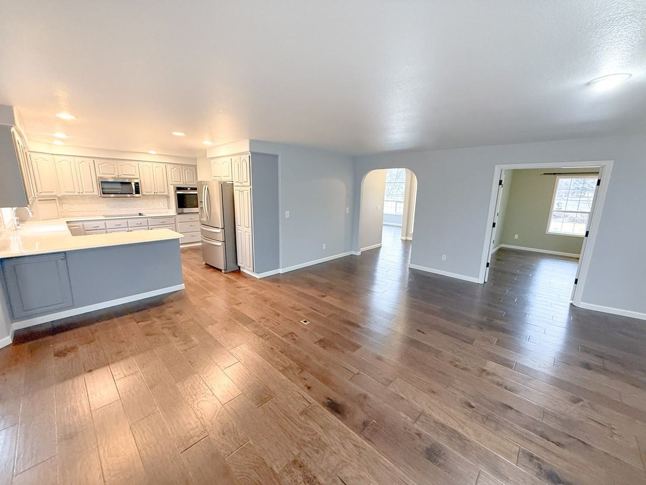 4190 Collier Ln - Photo 2 of 34