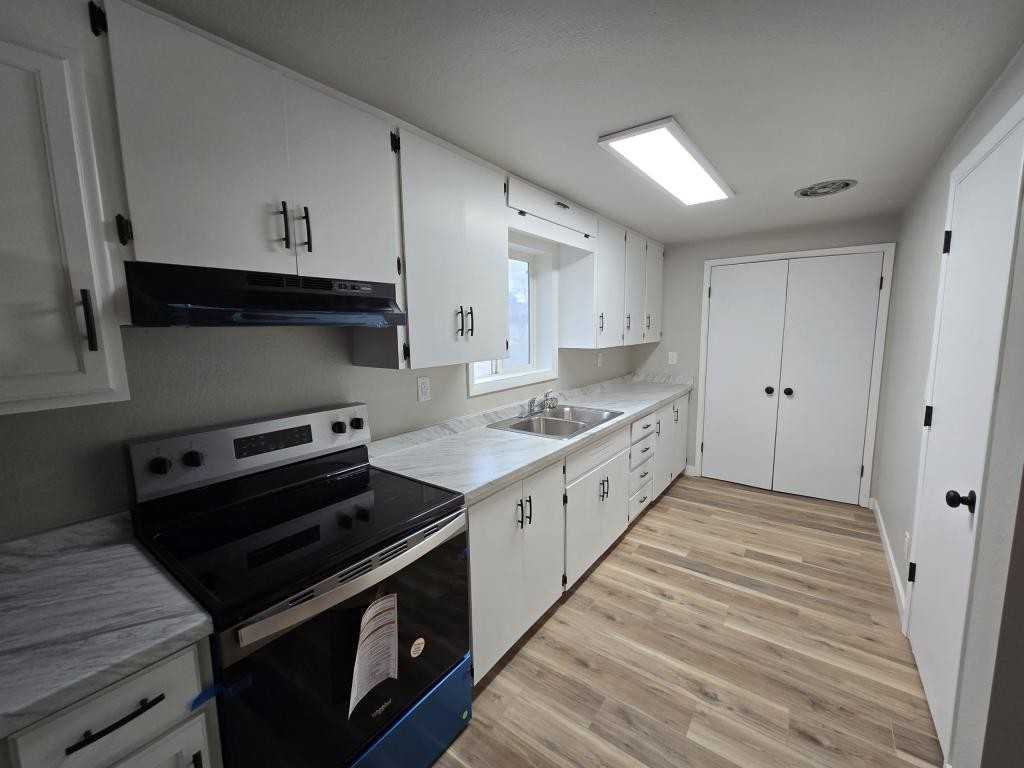 624 Jackson St - Photo 6 of 15