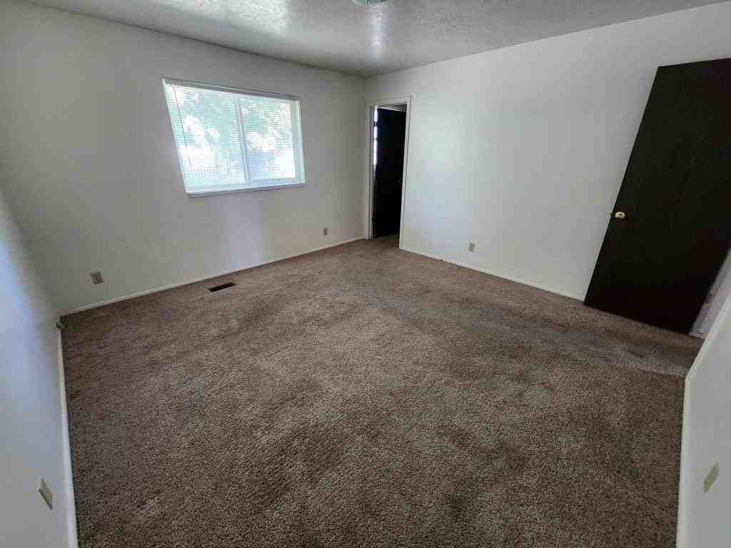 1217 Sparks St N - Photo 4 of 9