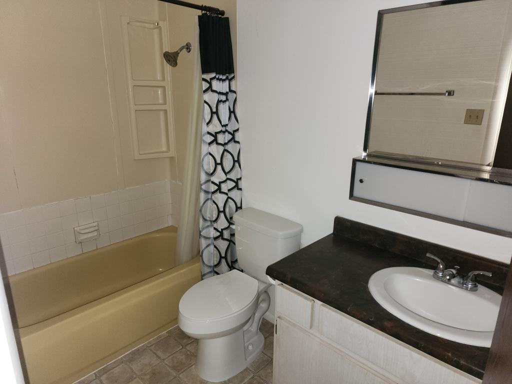 1217 Sparks St N - Photo 6 of 9