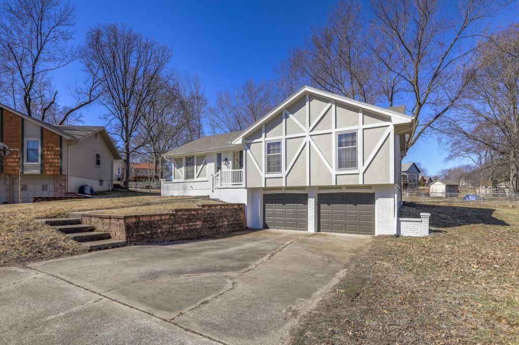 902 Kingston Ct - Photo 2 of 38