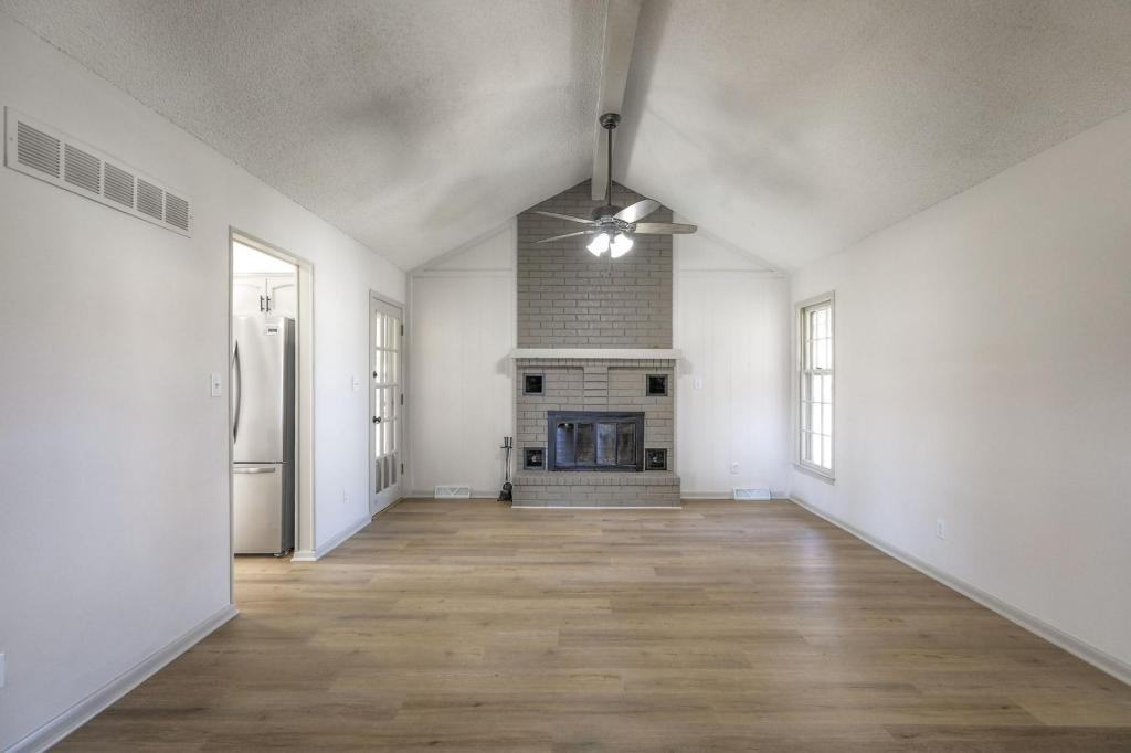 902 Kingston Ct - Photo 4 of 38