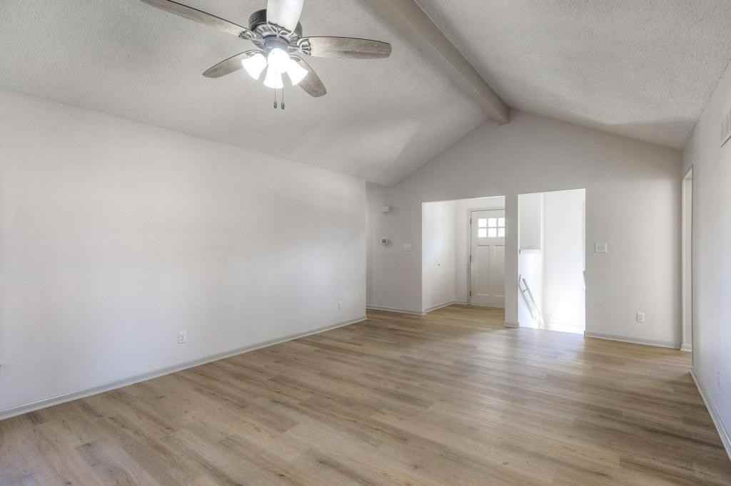 902 Kingston Ct - Photo 6 of 38