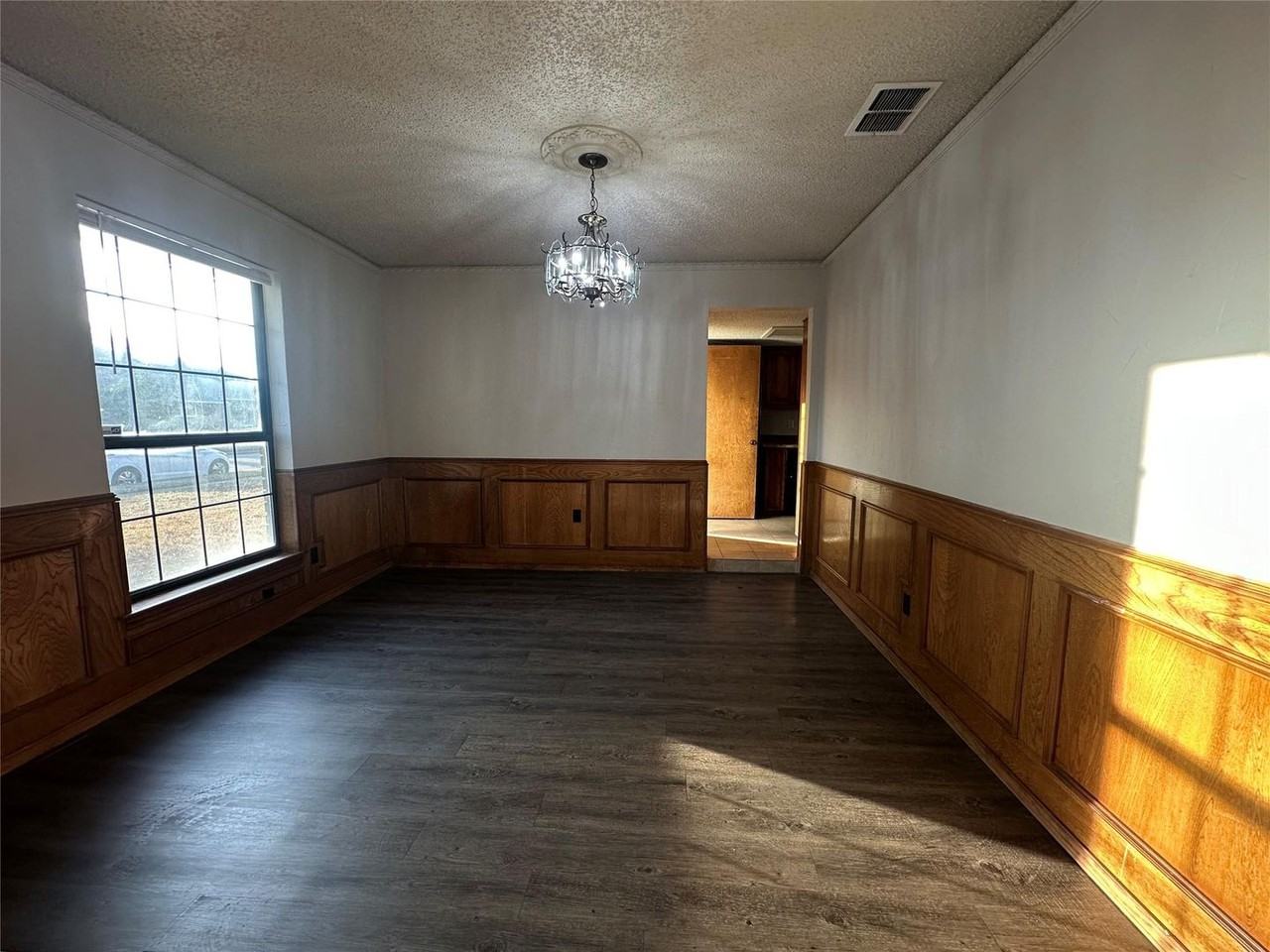 305 Marriott Ln - Photo 3 of 31