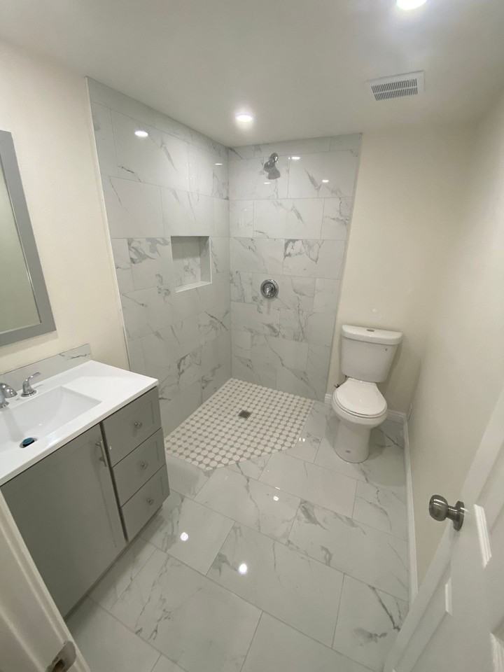 Modern Townhome with Gorgeous City Views – Prime Thousand Oaks Locati - Photo 3 of 4