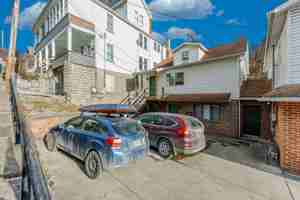 featured image of 415 Sharon Ave