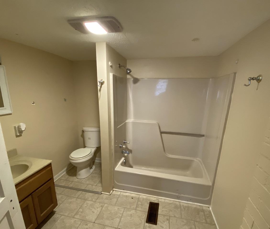 1115 8th St - Photo 5 of 7