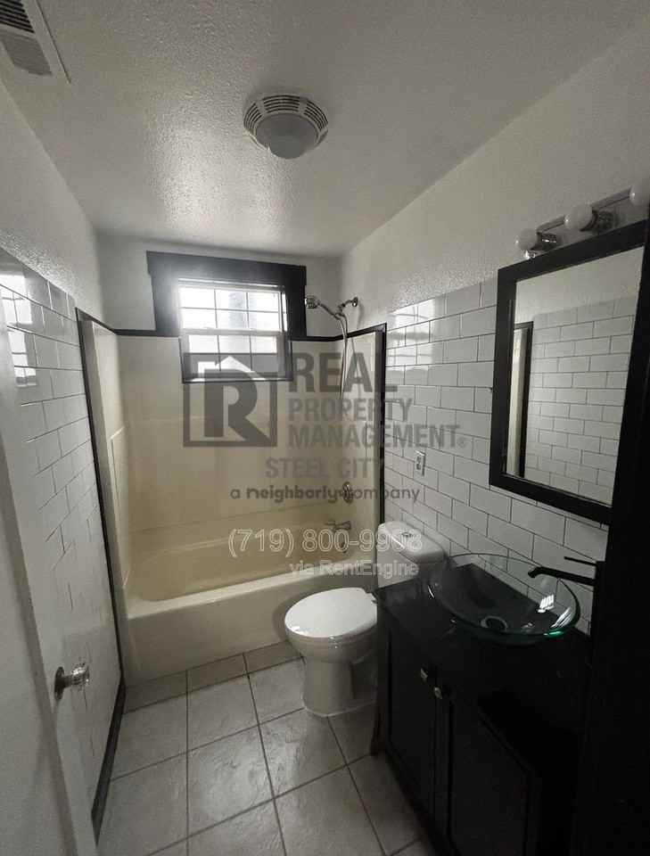 703 Jackson St - Photo 5 of 13