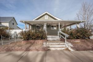 featured image of 903 W 15th St