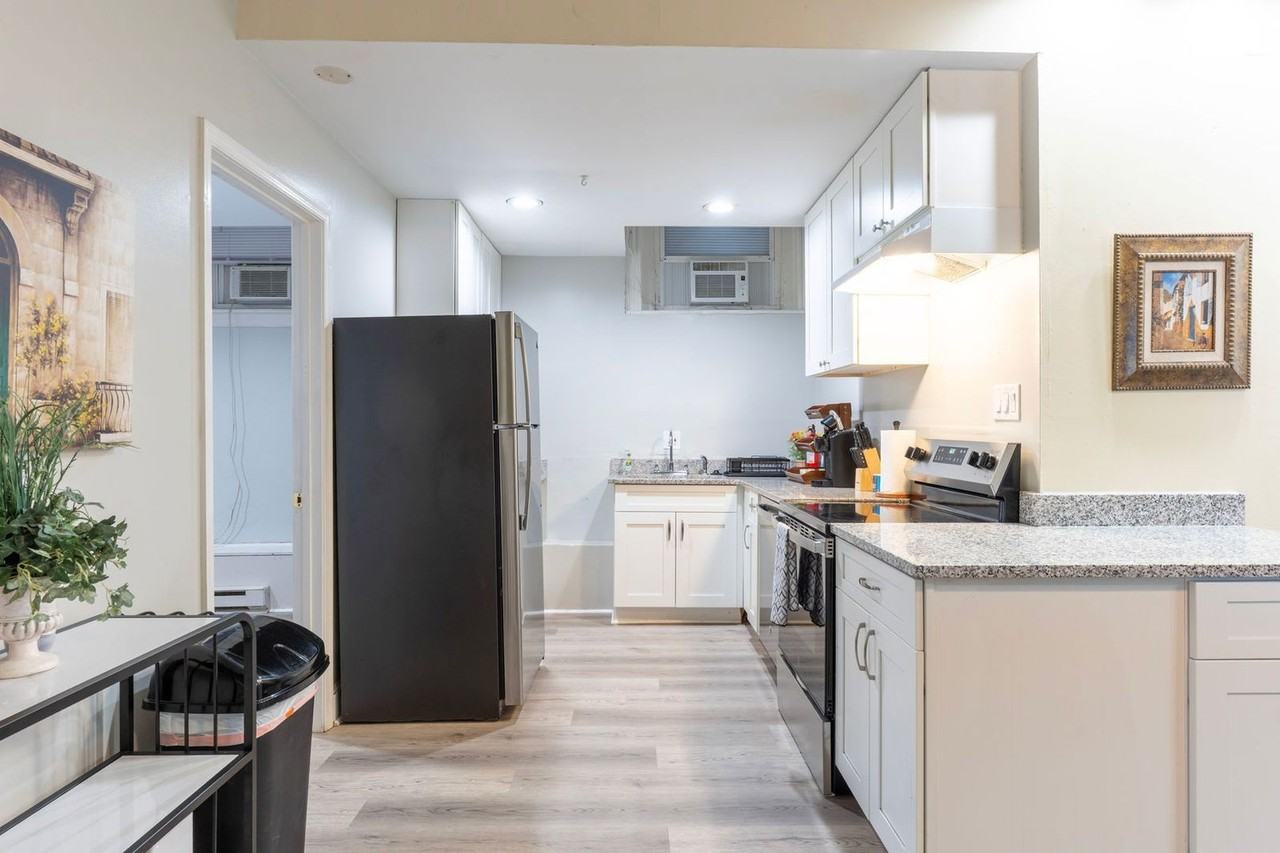 1601 W Cary St #1 - Photo 3 of 29